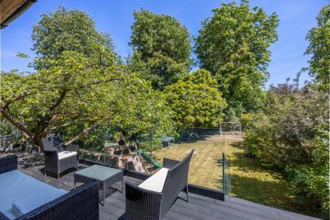 Deck to garden
