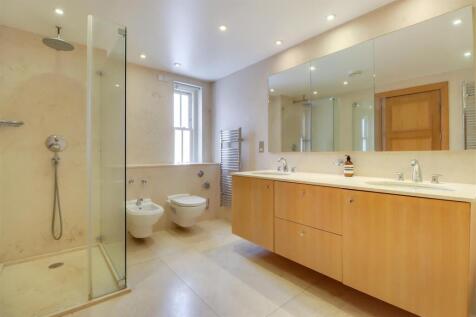 ENSUITE BED1.jpg