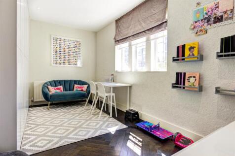 D0388 93 meadway playRm.jpg