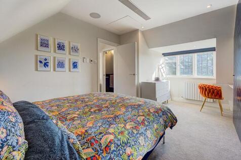 D0407 14 widecombe way topBed_800px.jpg