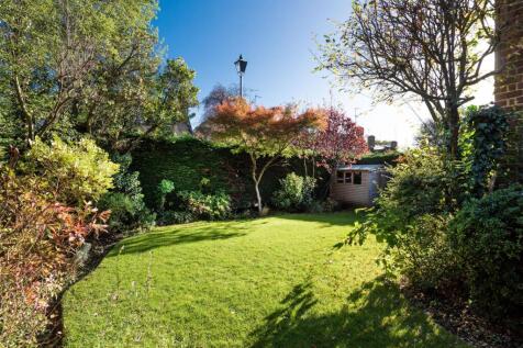 D0408 2 raeburn clo gdn1.jpg