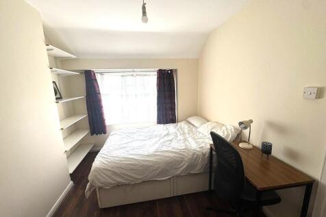 bedroom_misbourne...