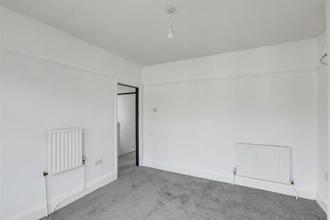 Bedroom Front - 23 Merchant.jpg