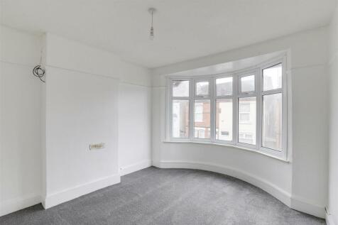 Upstairs Bedroom - 23 Merchant.jpg