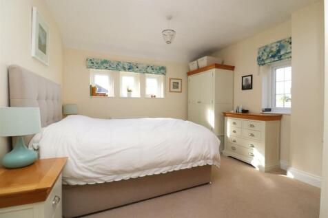 bedroom 1.JPG