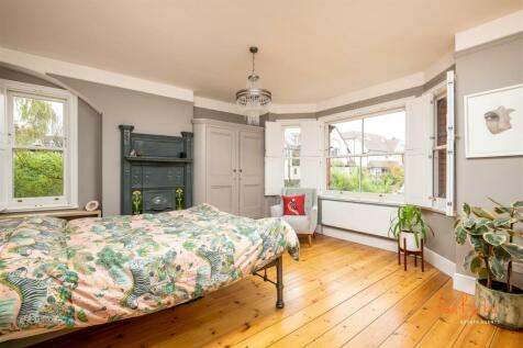 241028 - 61 Carlisle Avenue, St Albans - 18 [WM].j