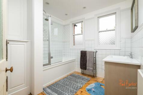 241028 - 61 Carlisle Avenue, St Albans - 23 [WM].j