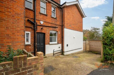 241028 - 61 Carlisle Avenue, St Albans - 04 [WM].j