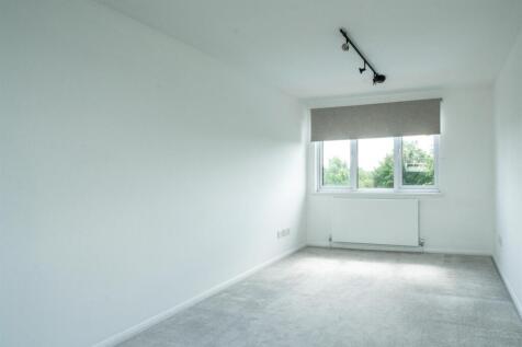 30-Pondfield-Crescent-1025.jpg