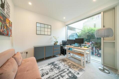 Bedroom/Study