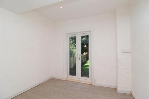 outbuilding.JPG
