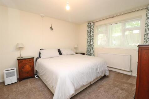 bedroom 1.JPG