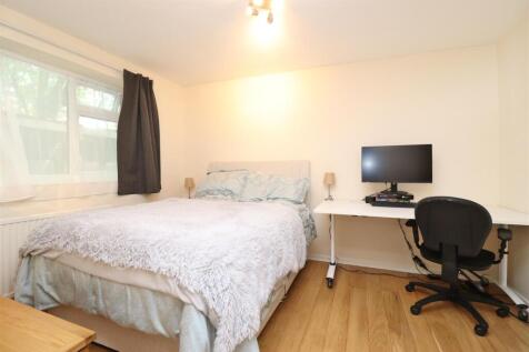 bedroom 2.JPG