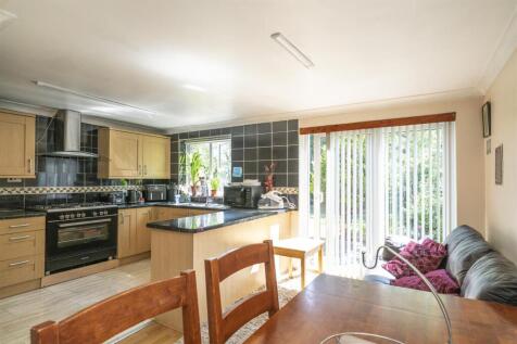 Kitchen/Dining Area