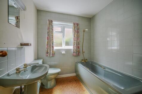 Bathroom.jpg