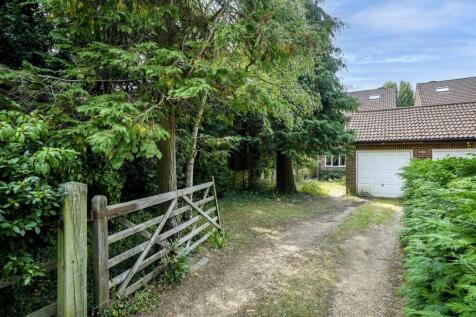 Driveway/Garage.jpg