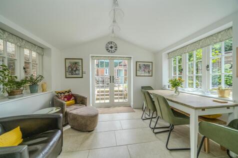 Breakfast Room 2