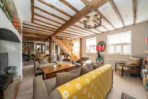 Lounge/Sitting Room
