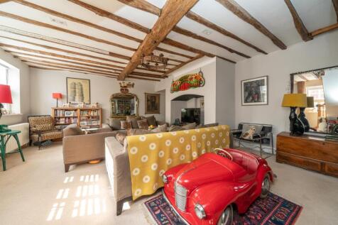 Lounge/Sitting Room