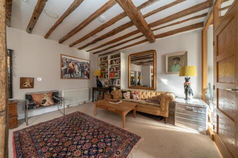 Lounge/Sitting Room