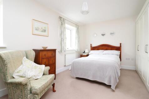 bedroom 1.JPG