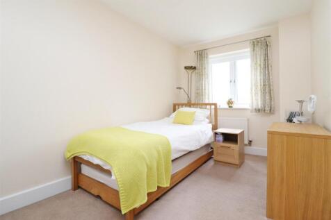 bedroom 2.JPG
