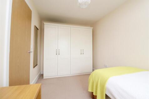 bedroom 2,2.JPG