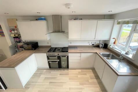 Kitchen 2.jpg