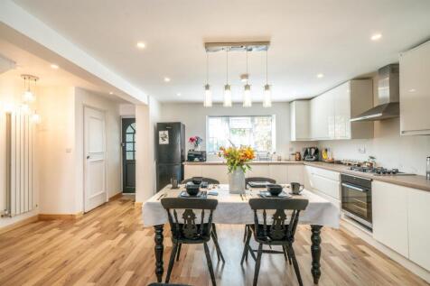 Kitchen/Dining Area