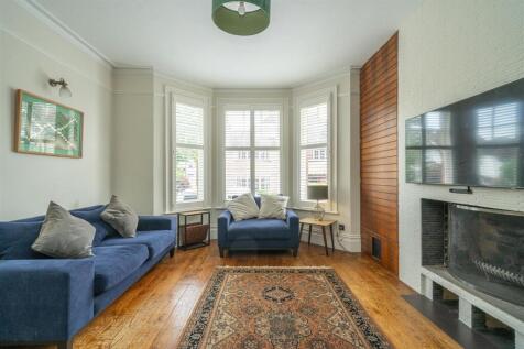 Lounge/Family Room