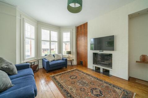 Lounge/Family Room