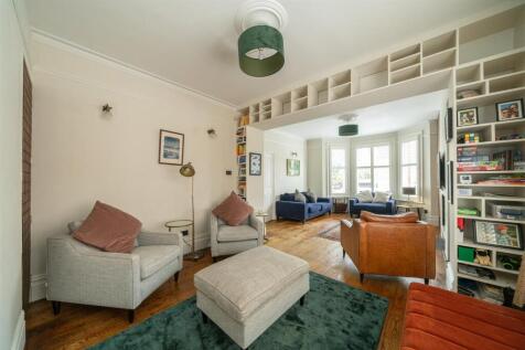 Lounge/Family Room