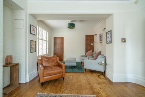 Lounge/Family Room