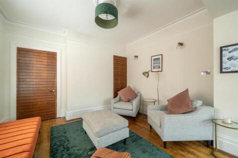 Lounge/Family Room