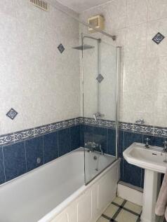Bathroom 2.jpg