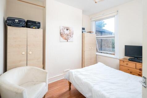 MASTER BEDROOM.jpg
