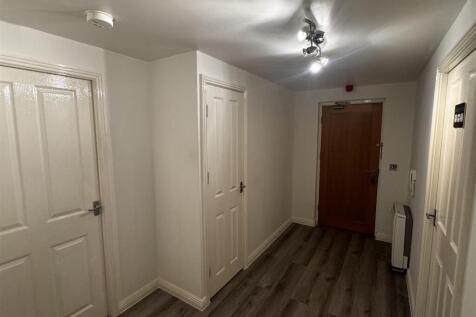 HALLWAY.jpg