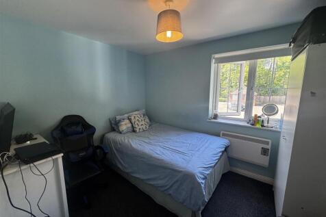 SECOND BEDROOM.jpg