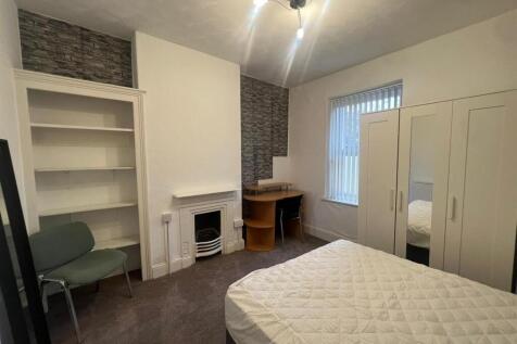 UPSTAIRS BEDROOM 2.jpg