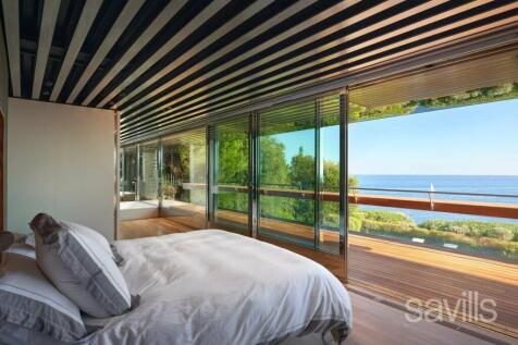 Bedroom with sea view
