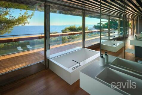 Sea view bathroom
