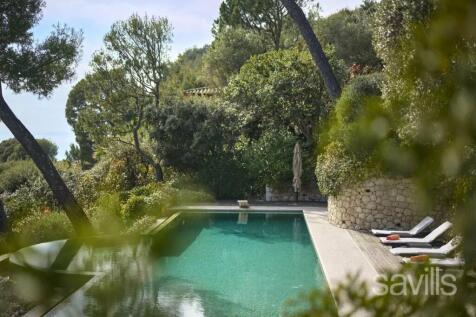 For sale villa with swimming pool in Villefranche-