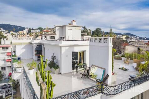 Apartment with a terrace 