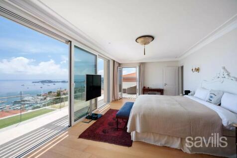 Sea view bedroom 