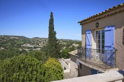 Provencal villa with panoramic views in Sainte-Max