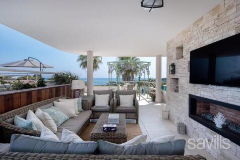Penthouse with specious terrace with Jacuzzi Cap d