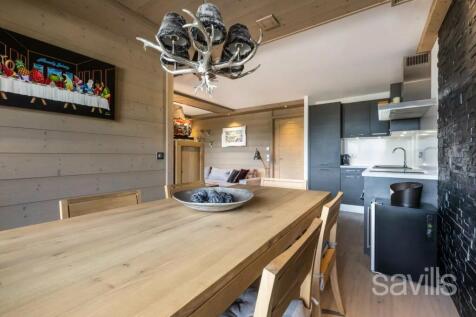 Dining room kitchen apartment Courchevel Moriond