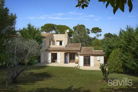 villa within a gated estate cap d&#39;antibes