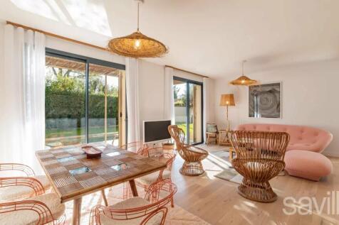 reception room with dining area