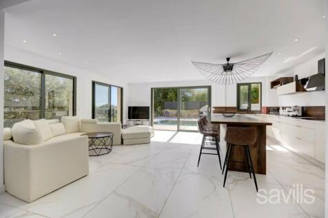 Reception room 
